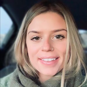 Meet your Posher, Abbey